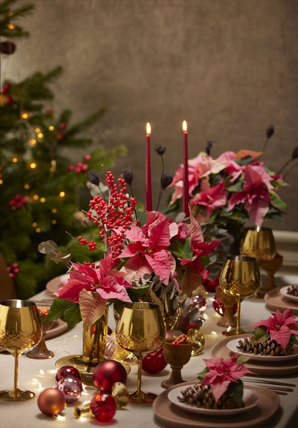 The Traditional Art of Christmas Floral Arrangements: A Magical Journey from Ancient Times to Today