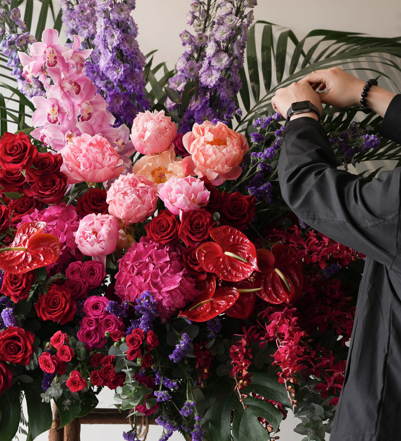 Grand Opening Floral Arrangement by Just bloom × Hong Kong Florist, premium Ecuadorian roses and Dutch flowers
