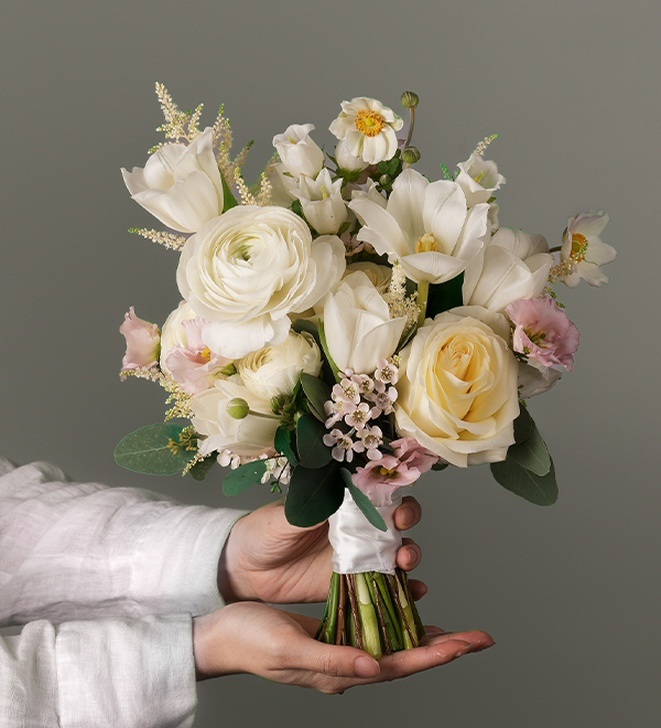 meadow-bridal-bouquet-white-roses-ranunculus-tulips-astilbes-eustomas-just-bloom