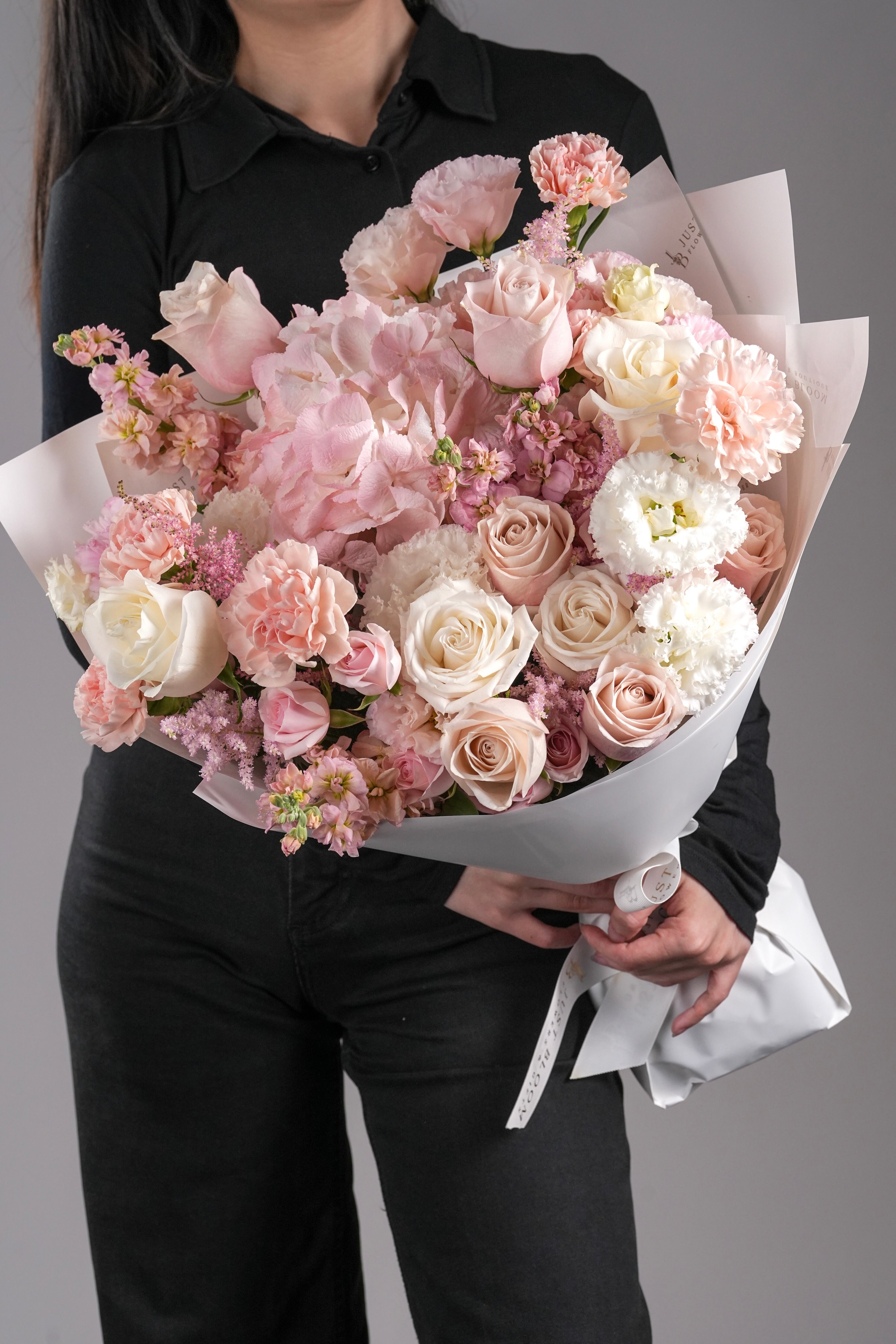 Pink and white bouquet Alice with Ecuador roses and carnations – Just Bloom HK