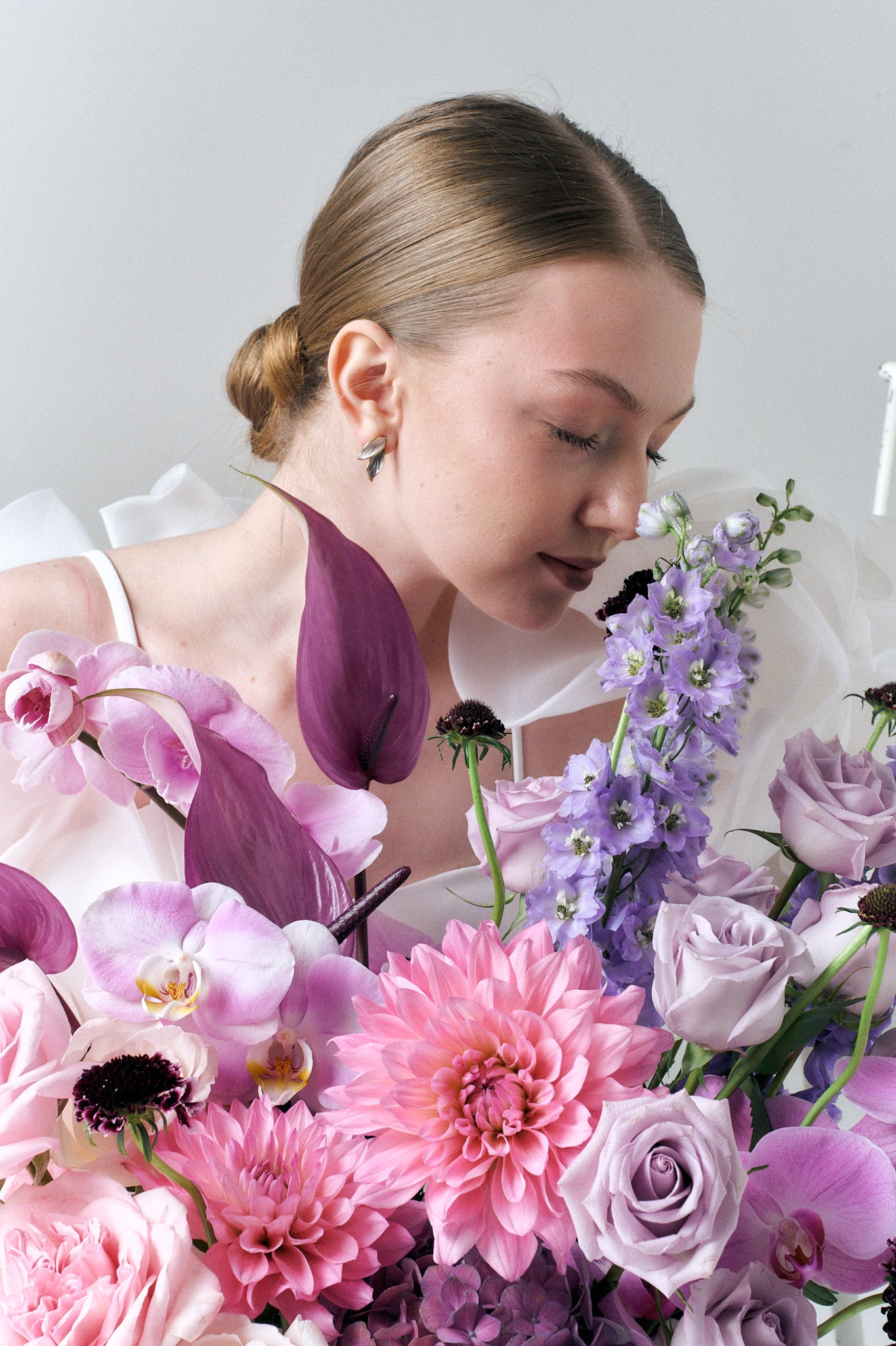 Heartfelt Promise premium flower box lavender roses purple stocks scabiosas Just Bloom HK