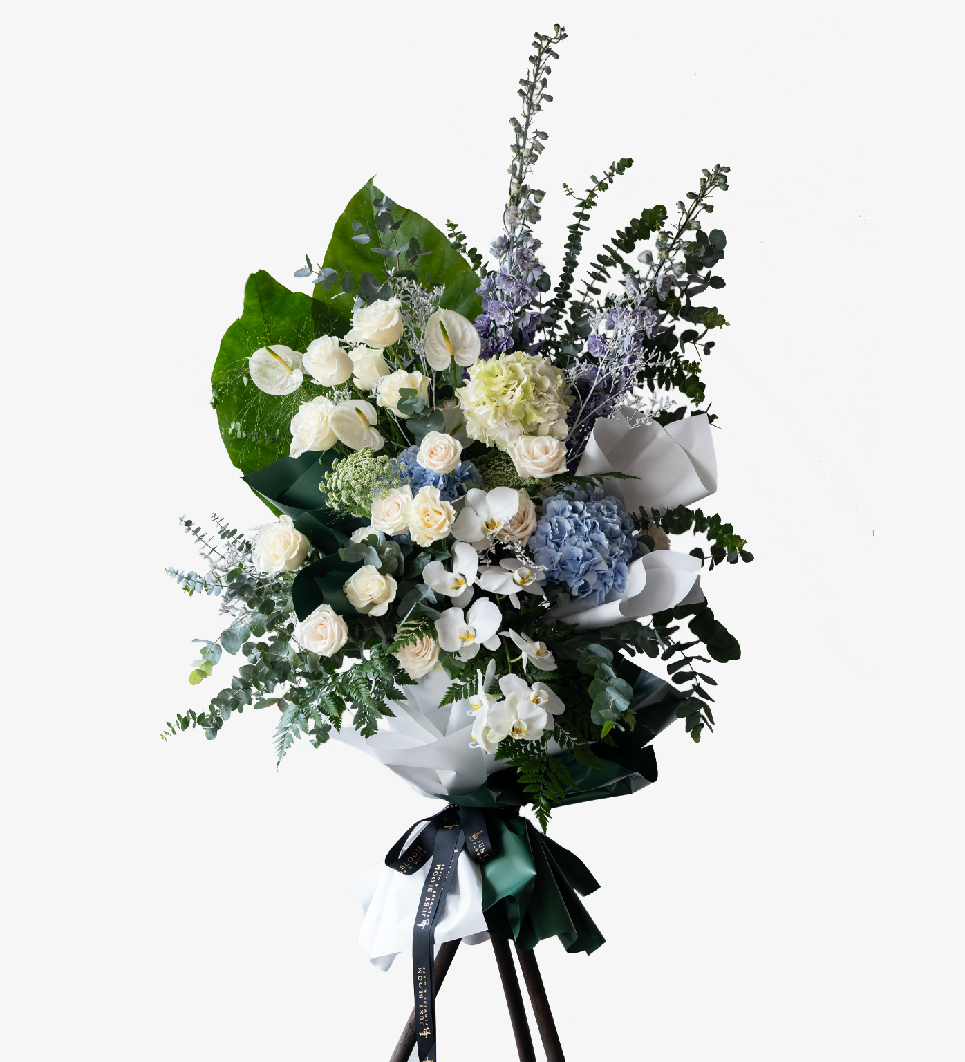 Grand opening flower stand with pink Ecuadorian roses, blue delphiniums, Taiwan orchids and hydrangeas – Hattie by Just Bloom HK