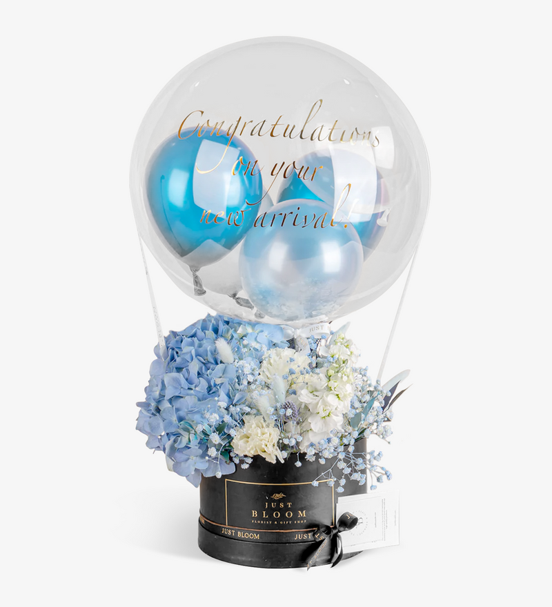 Blue and white flower box by Just bloom × Hong Kong Florist, showcasing an elegant and intellectual style, featuring flower materials from the Netherlands, creating a sophisticated and intellectual ambiance.