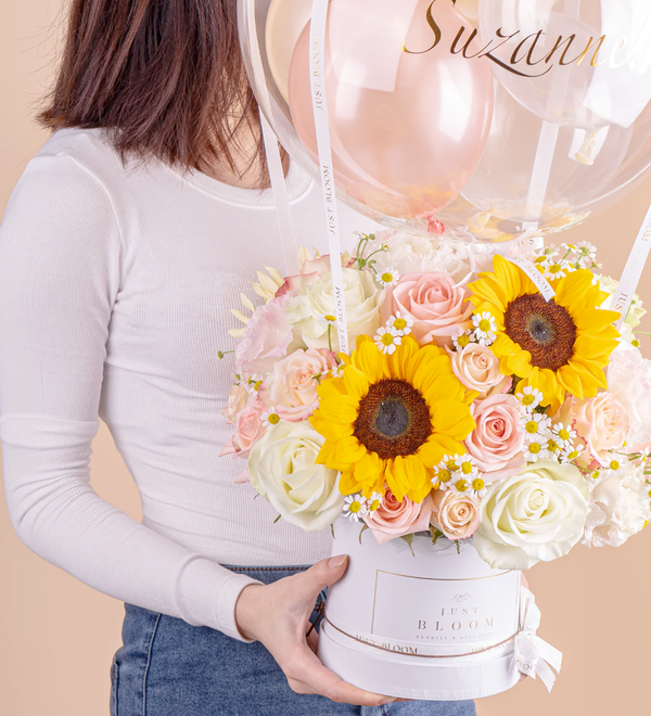 Just bloom × Hong Kong Florist: Exquisite Dome Flower Box, premium Ecuadorian roses, Dutch eustomas, spray roses, and fillers