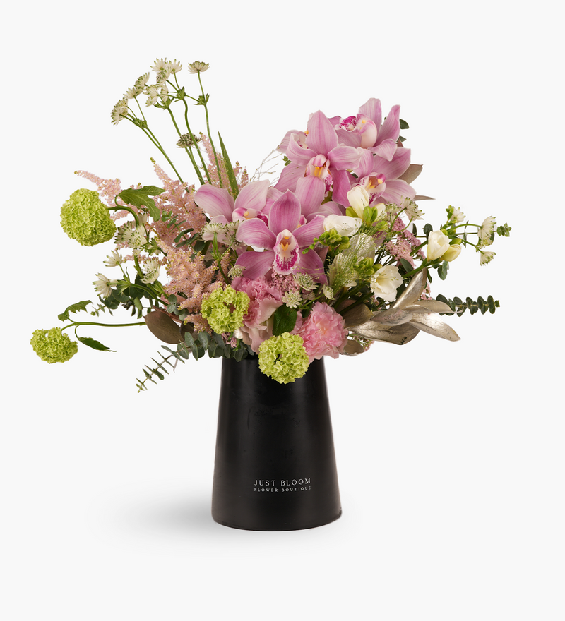 Fresh vase arrangements by Just bloom × Hong Kong Florist, featuring a mesmerizing fusion of Ecuadorian hydrangeas and exquisite Dutch greenery, showcased in a sleek black vase, with powder green tones surrounding the arrangement.