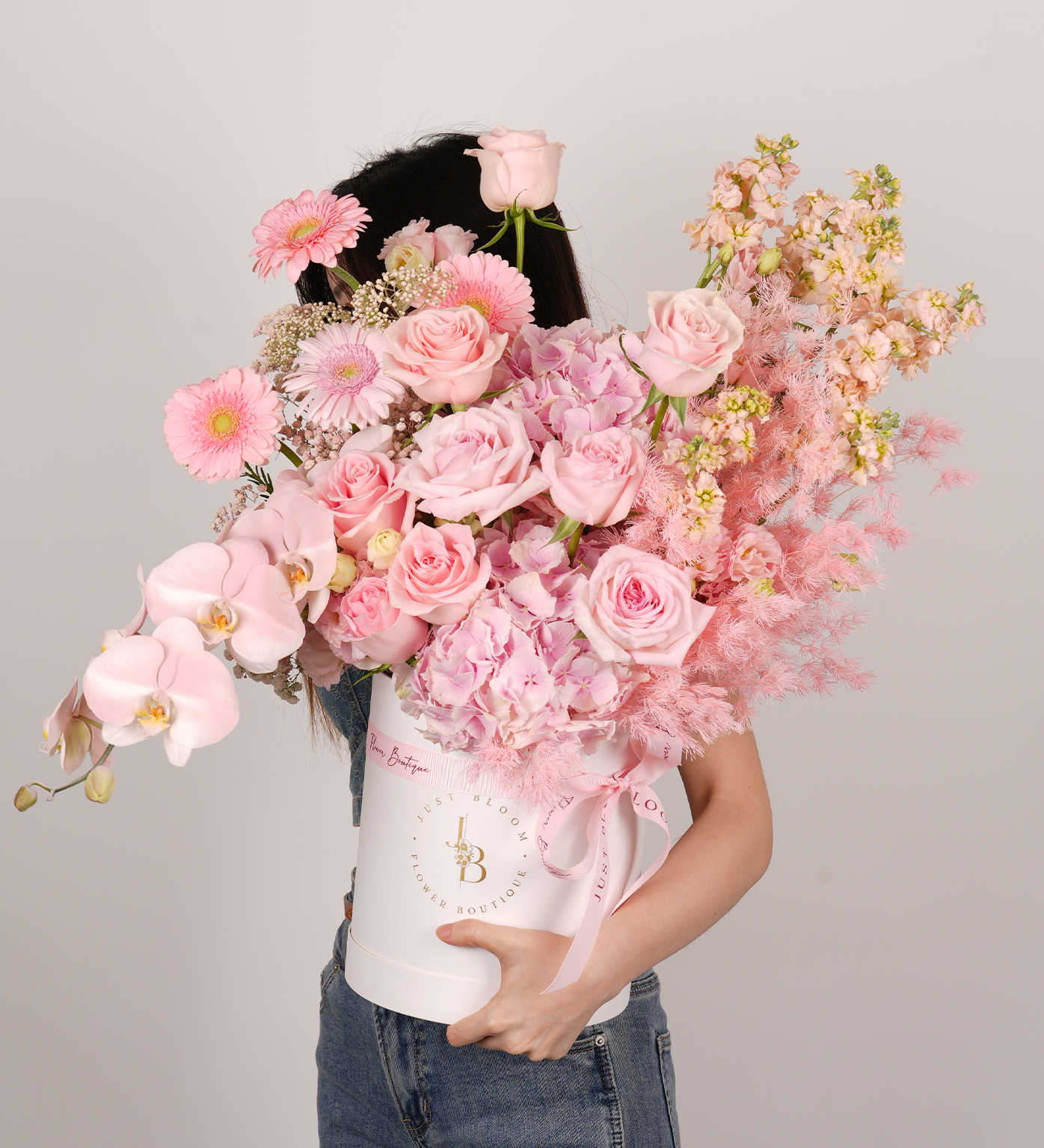 Pink flower box by Just bloom × Hong Kong Florist, showcasing an elegant and lovely style, featuring Ecuadorian roses, Dutch hydrangeas, Dutch Gerbera, Dutch stocks, Dutch rice flowers, Dutch Eustomas, and Taiwanese orchids.