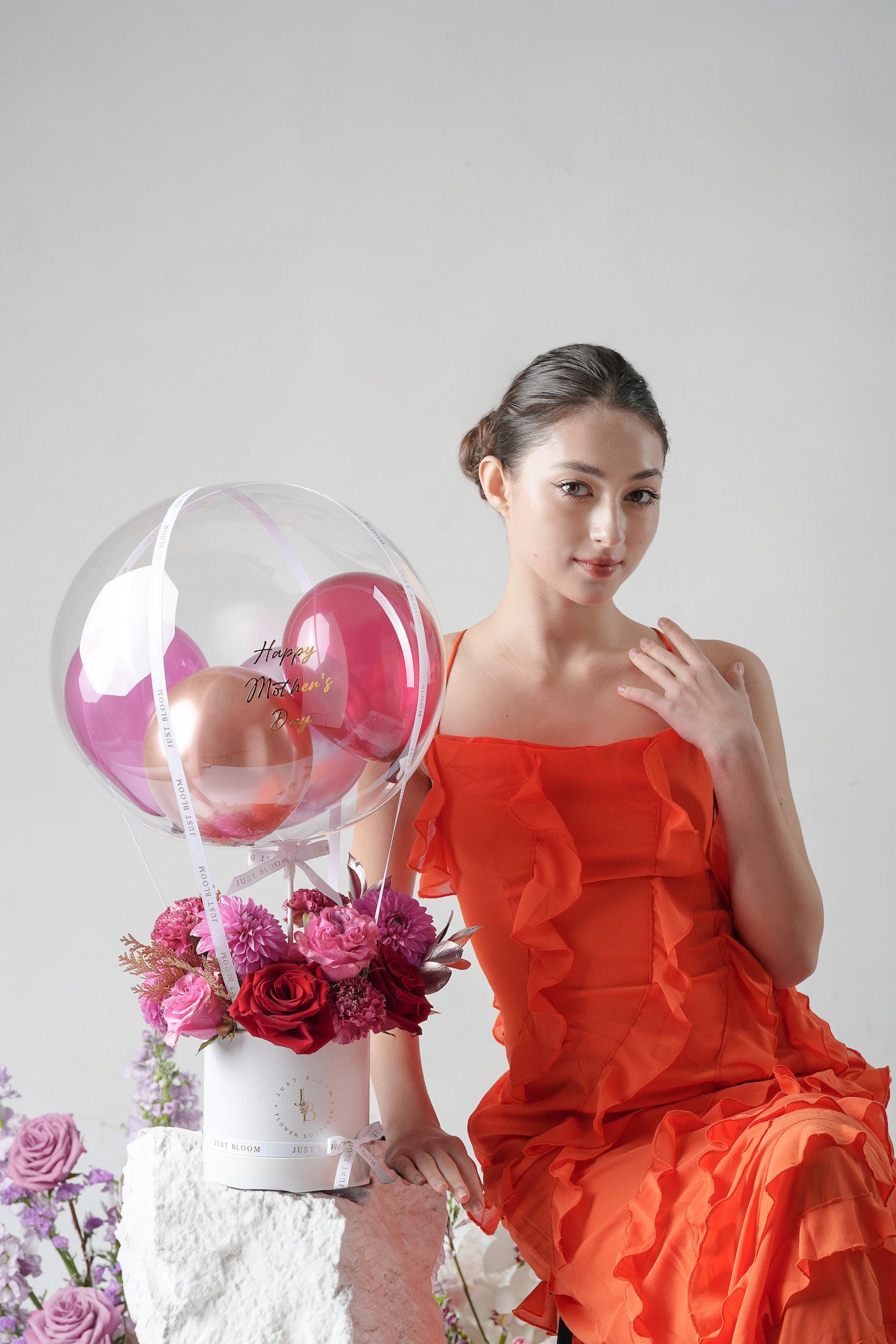 Dear Mom - A red and pink Mother’s Day flower box featuring roses, carnations, dahlias, and a crystal balloon. A bold and elegant gift from Just Bloom HK.