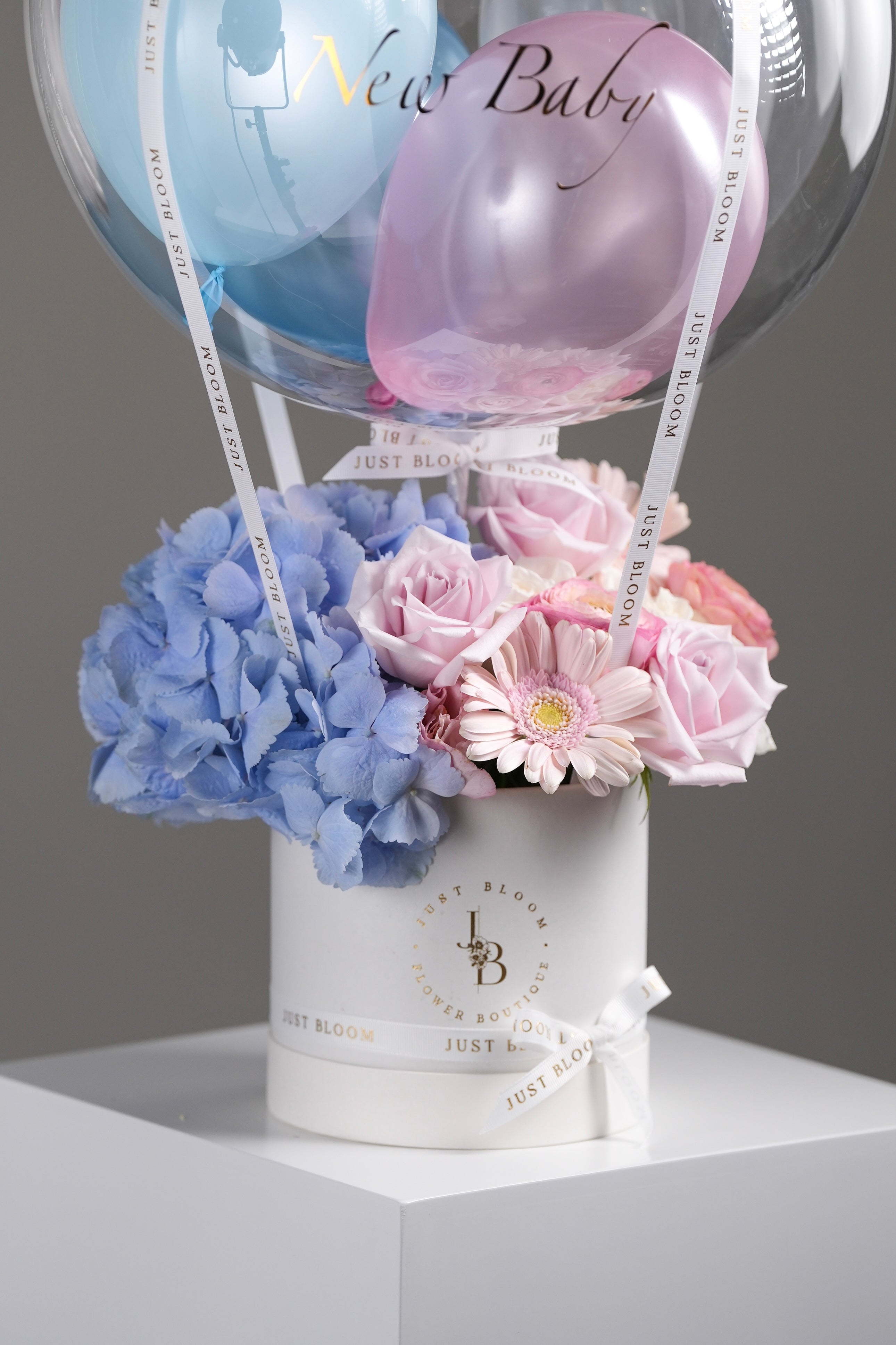 Isla baby celebration flower box Ecuador roses gerberas new baby gift Just Bloom HK