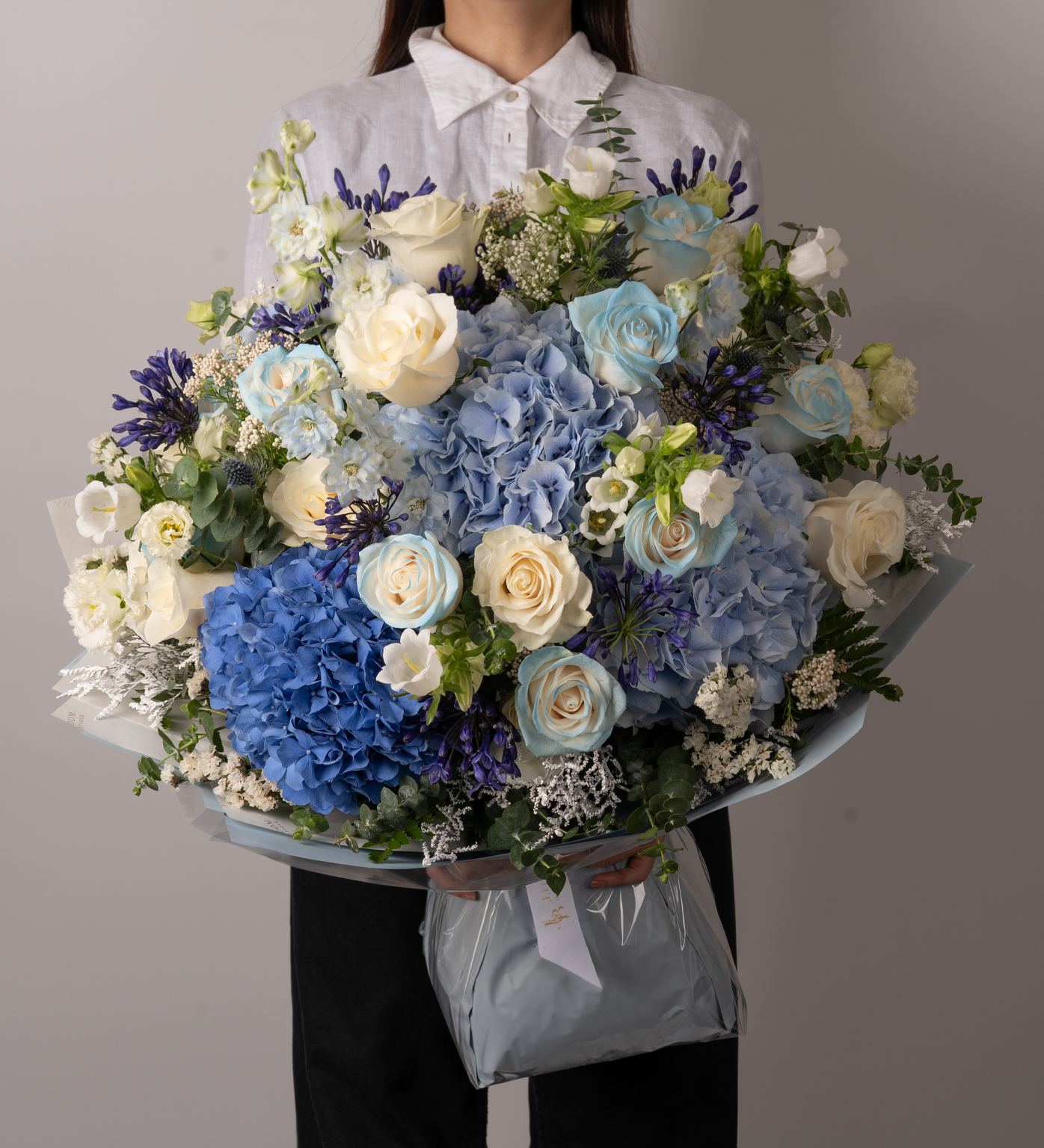 Jacqueline blue white Ecuador rose hydrangea bouquet Dutch flowers Hong Kong Just Bloom HK
