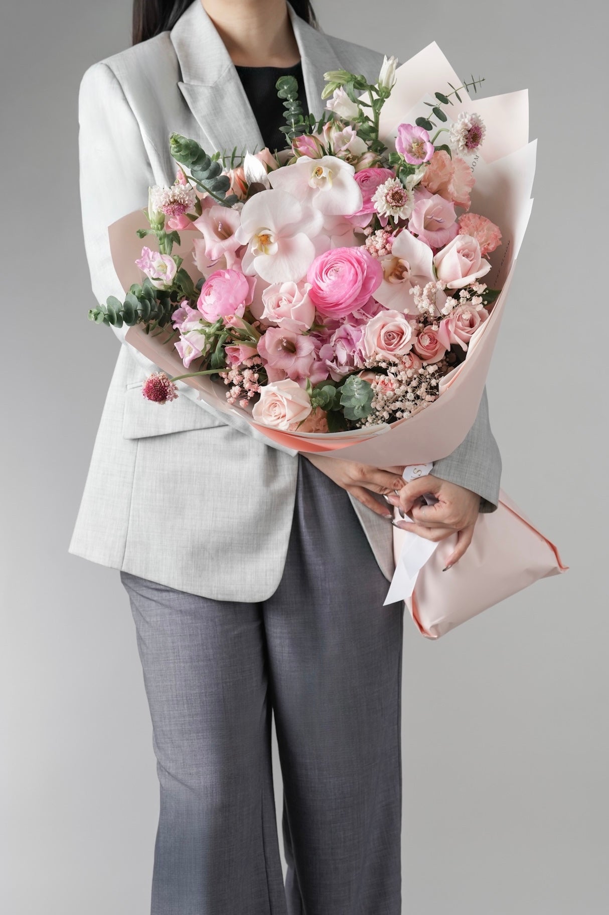 Joan pink bouquet orchids ranunculus romantic gift irresistible flowers Just Bloom HK