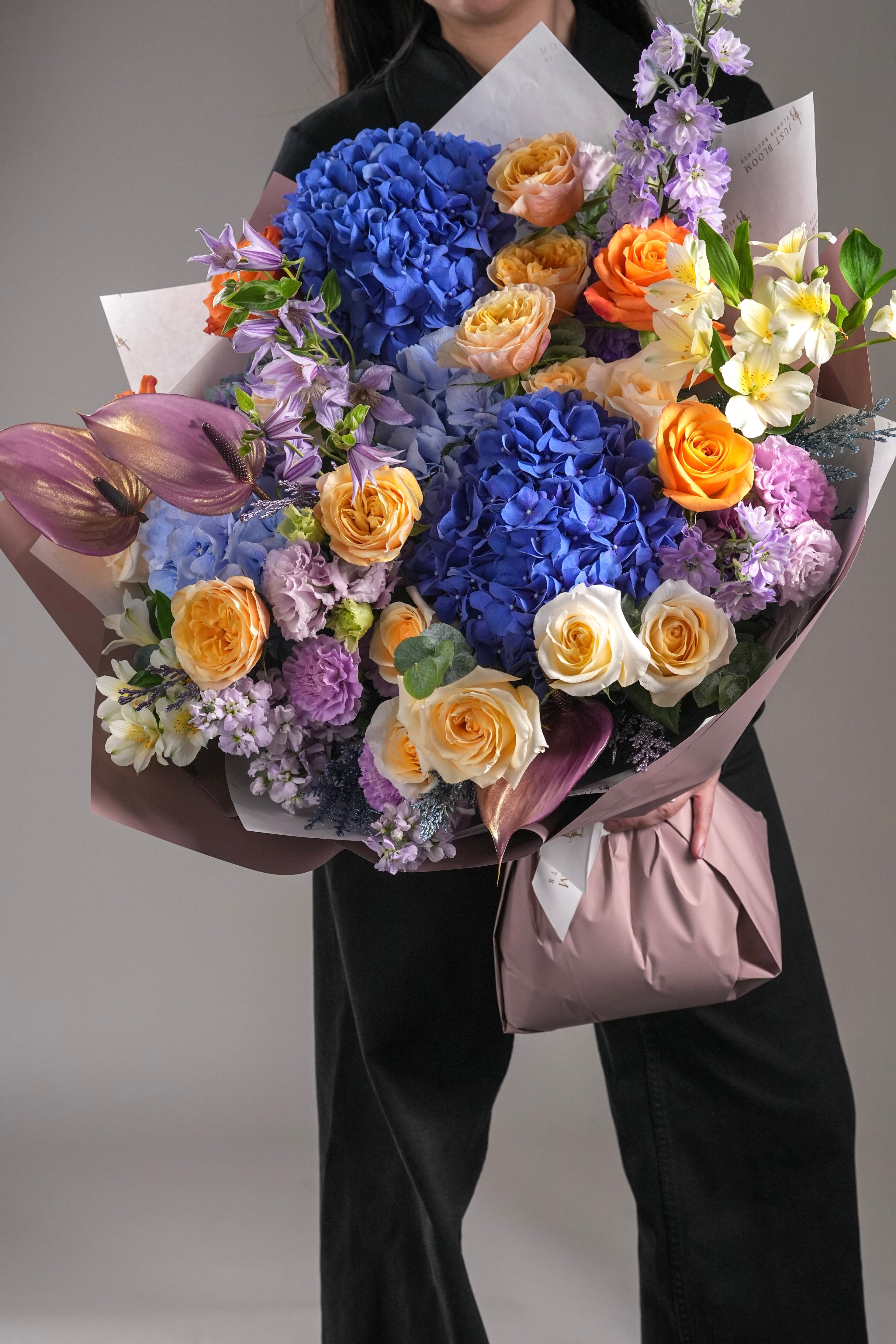 Juliana stunning bouquet blue hydrangeas champagne garden roses luxurious arrangement Just Bloom HK