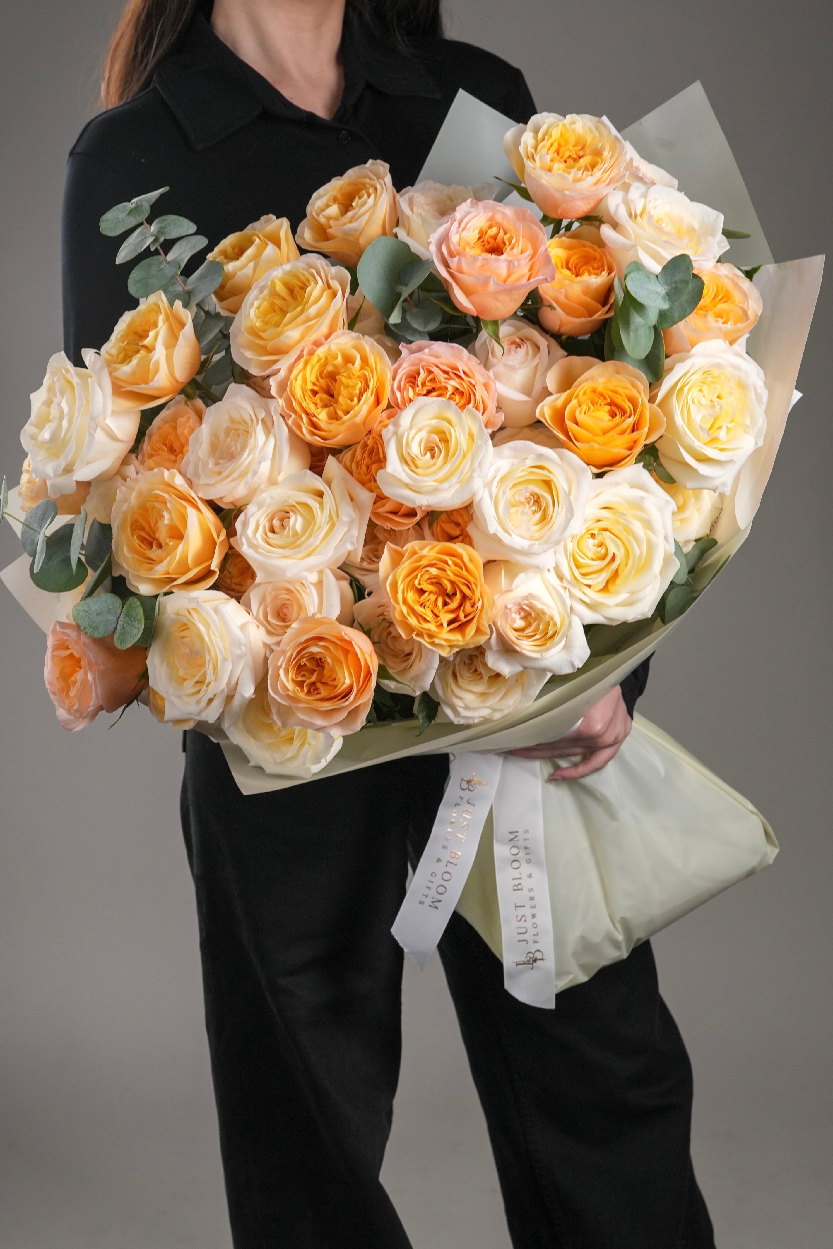 June champagne rose bouquet premium Ecuador roses warm elegant arrangement Just Bloom HK