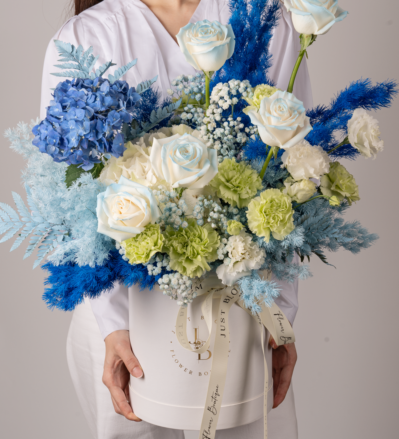 Just Bloom Exquisite Blue and Green Flower Box - Premium Ecuadorian Roses and Dutch Flowers