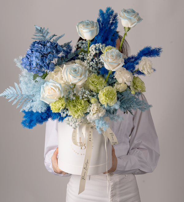 Just Bloom Exquisite Blue and Green Flower Box - Premium Ecuadorian Roses and Dutch Flowers