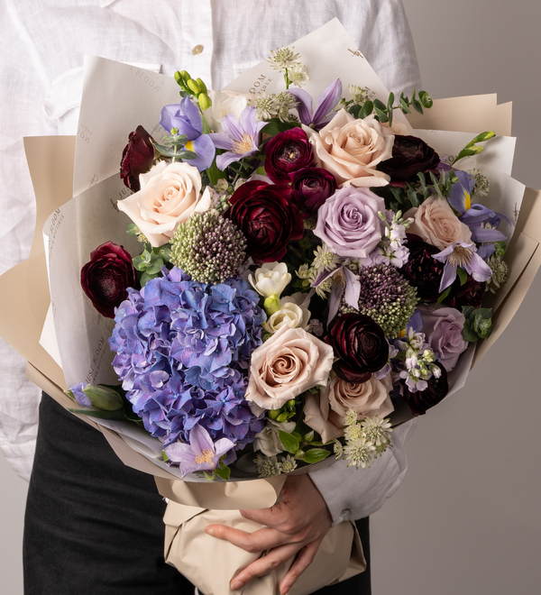 Vintage Elegance Bouquet - Premium Ecuadorian Roses and Dutch Flowers
