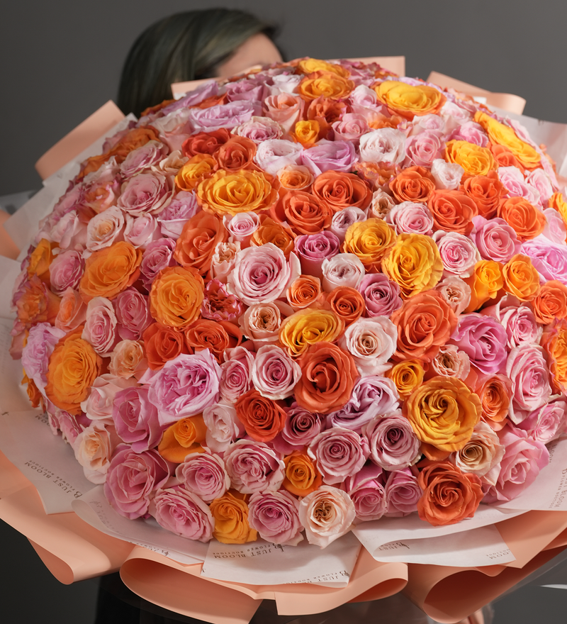 'Alondra' Ecuadorian Rose Bouquet Vibrant Yellow, Pink, and Orange