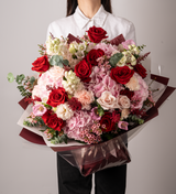 mesmerizing-pink-red-romance-bouquet-premium-dutch-flowers