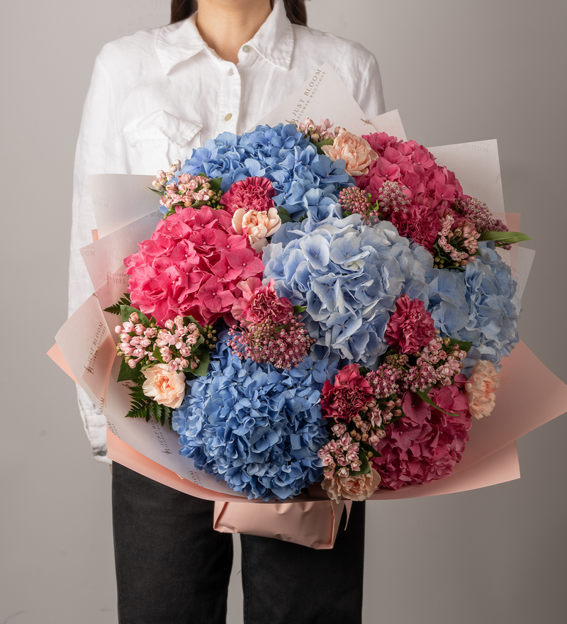 Vivid Splendor Bouquet - Premium Dutch Flowers