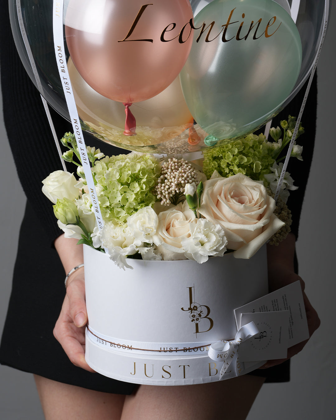 everleigh-closeup-white-roses-green-viburnum-balloon-box-justbloomhk-2