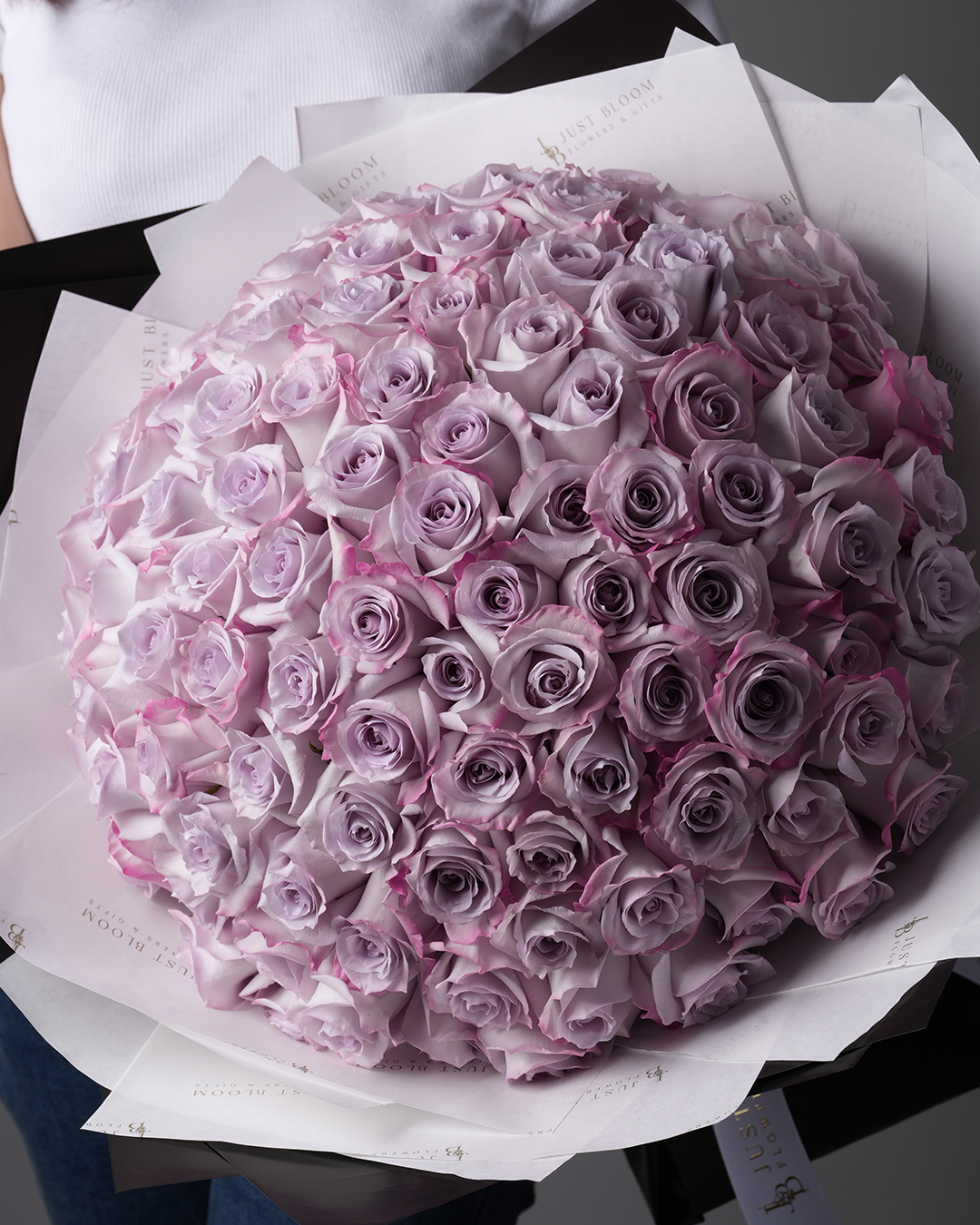 Isabelle luxury purple roses Ecuador elegant bouquet monochromatic purple Just Bloom HK